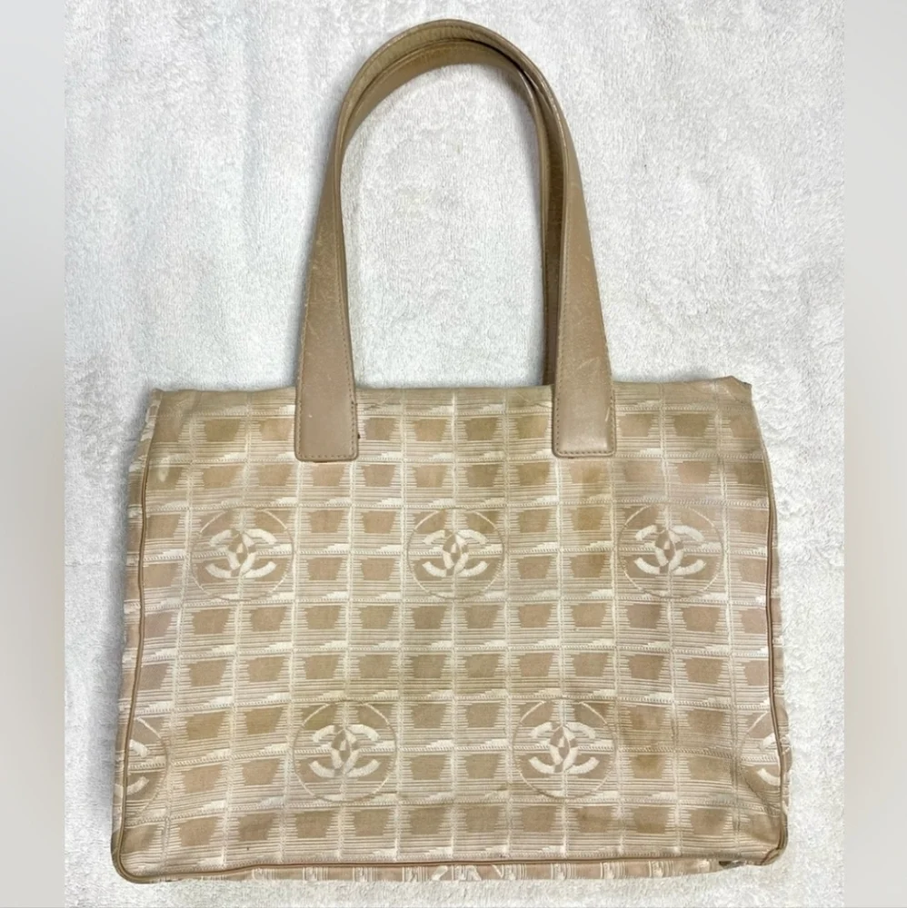 CHANEL | large cream/beige CC quilted monogram canvas 'travel line' tote bag - Picture 2 of 6